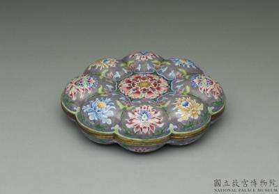 图片[2]-Begonia-shaped box with painted enamel decor on copper, Qing dynasty, Qianlong reign (1736-1795)-China Archive